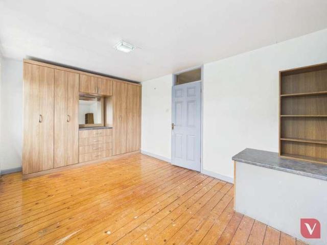 House for sale in Spring Park, Luton