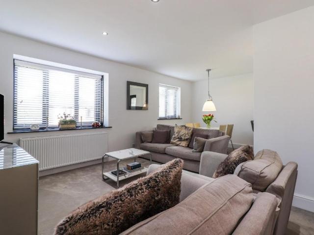 House for sale in Wentworth, South Yorkshire