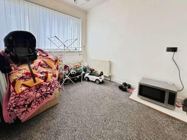 House for sale in Greengates, West Yorkshire