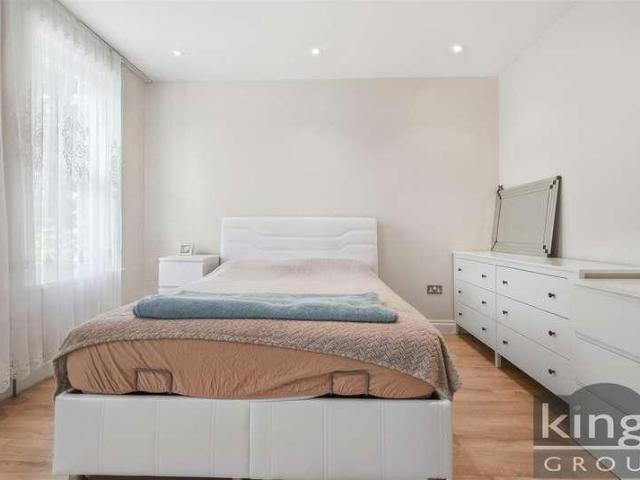 House for sale in Ponders End, Greater London