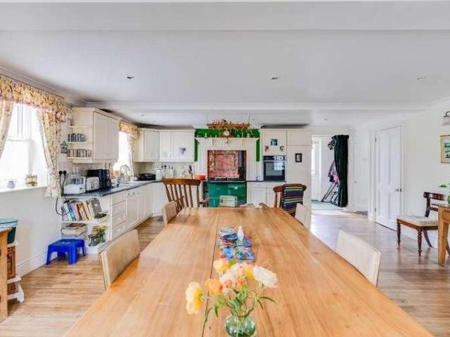 House for sale in Penllyn, Trerhyngyll
