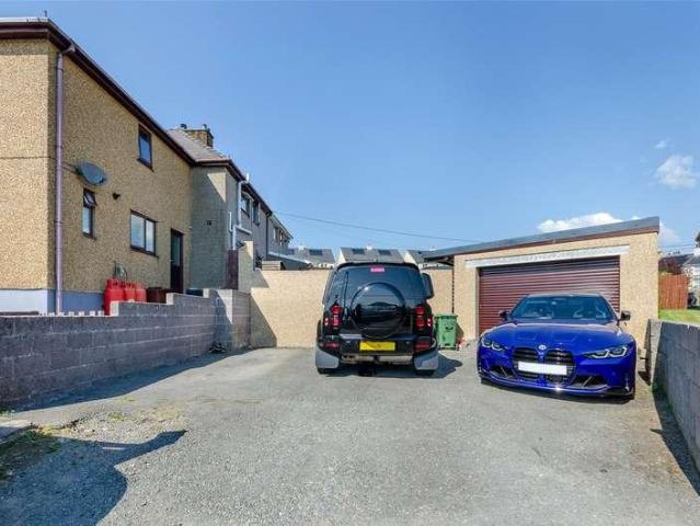 House for sale in Clwt-y-bont, Deiniolen