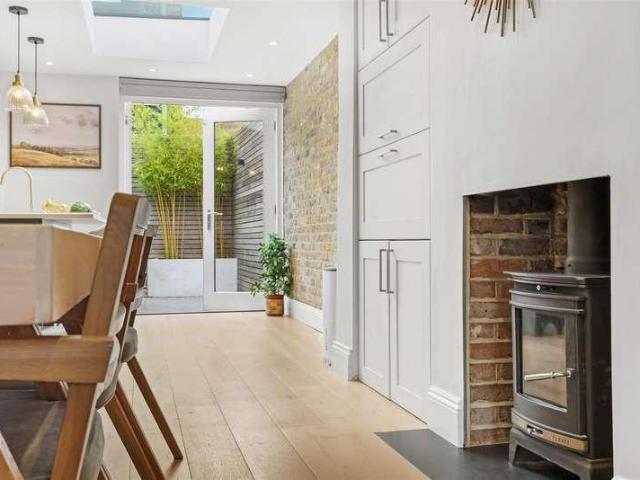House for sale in Ivy Chimneys, Epping