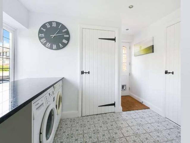 House for sale in Hillview, Surrey