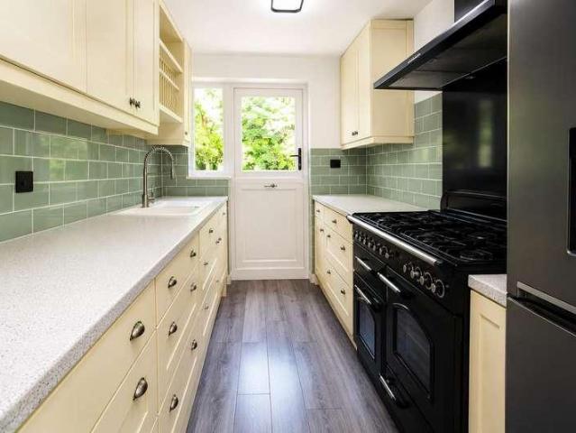 House for sale in Woodhall Farm, Pouchen End