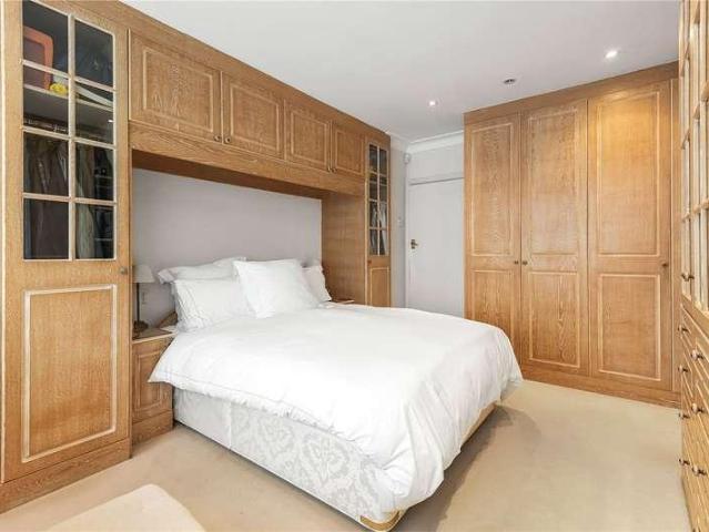 House for sale in Cockfosters, Greater London