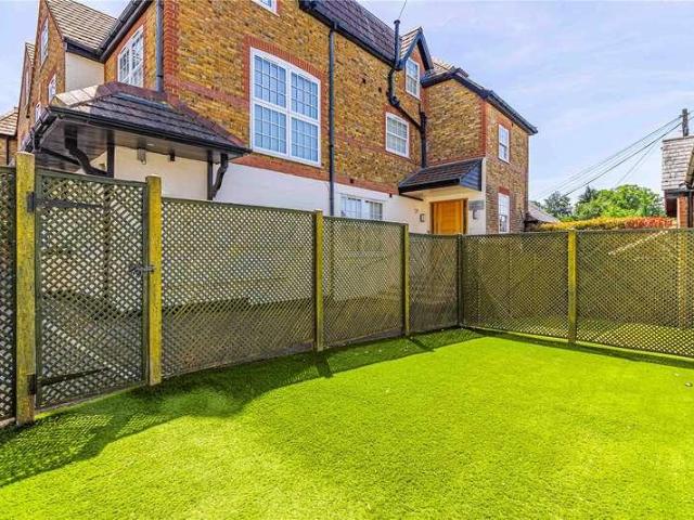 House for sale in Connaught Park, Bushey