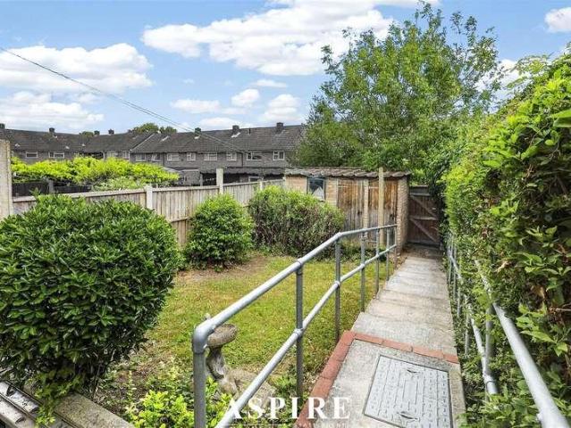 House for sale in Lee Chapel, Essex