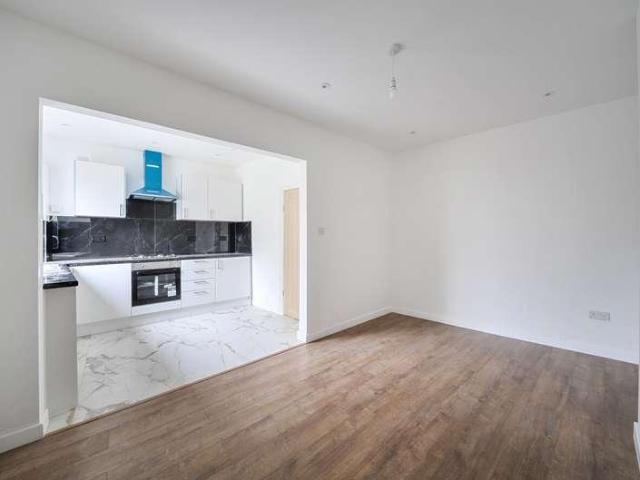 House for sale in Woodside Estate, Houghton Regis