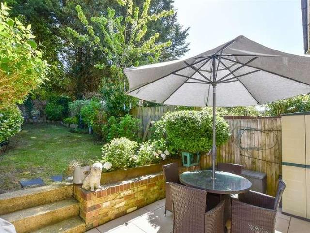 House for sale in Hillview, Surrey