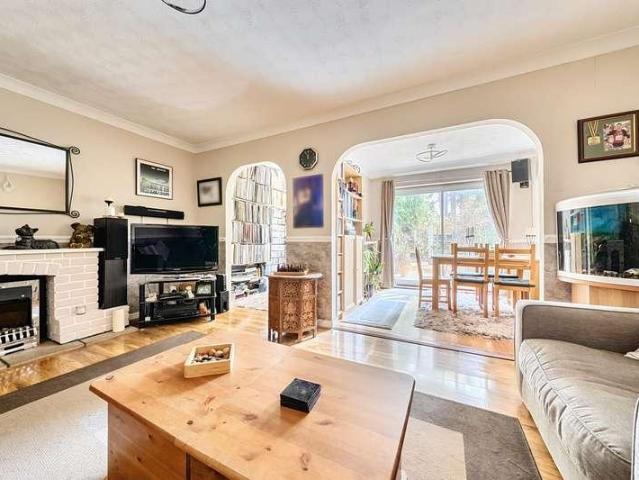 House for sale in Heatherside, Heol-las