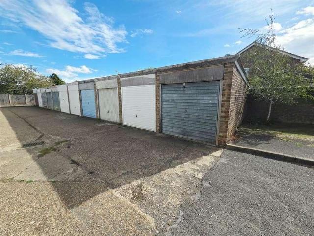 House for sale in Redhouse Park, Newport Pagnell