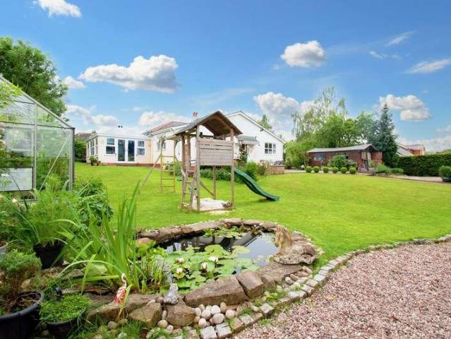 House for sale in Cockshot Farm and Stables, Croft
