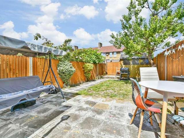 House for sale in Rosehill, Greater London