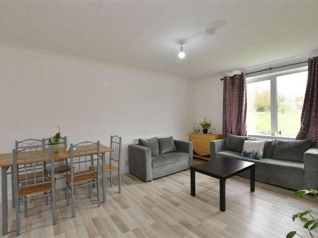 House for sale in Lee Chapel, Essex
