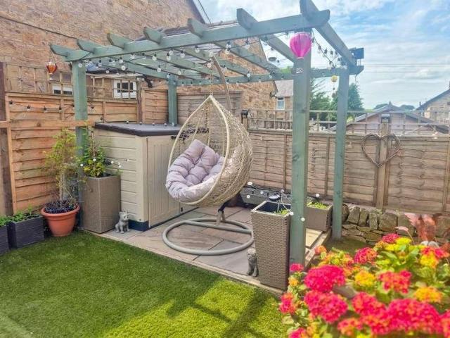 House for sale in Wash, Charlesworth