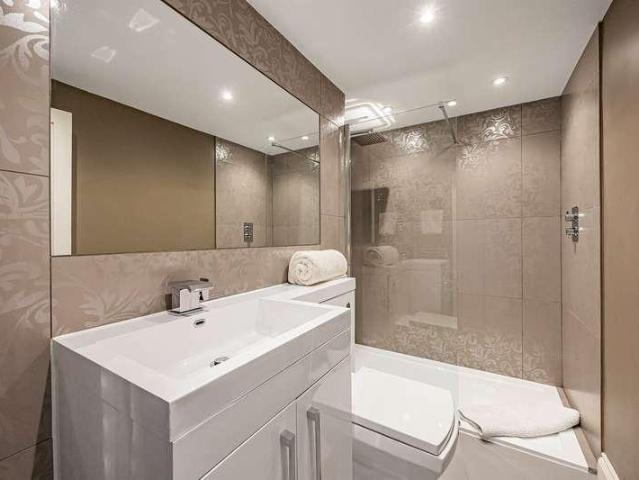 House for sale in Henley-on-Thames, Berrick Salome