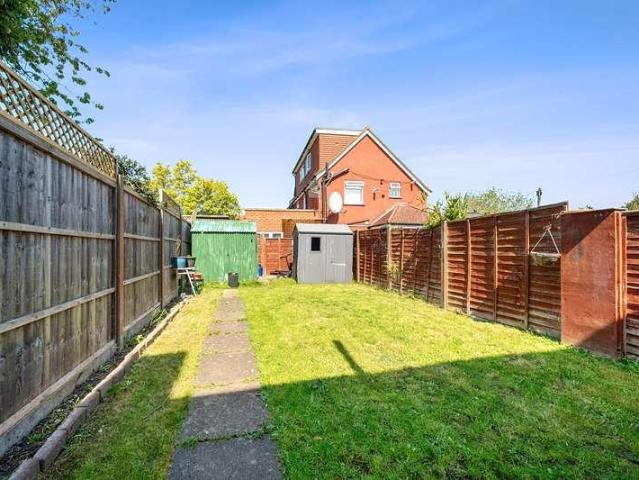 House for sale in Burnt Oak, Greater London