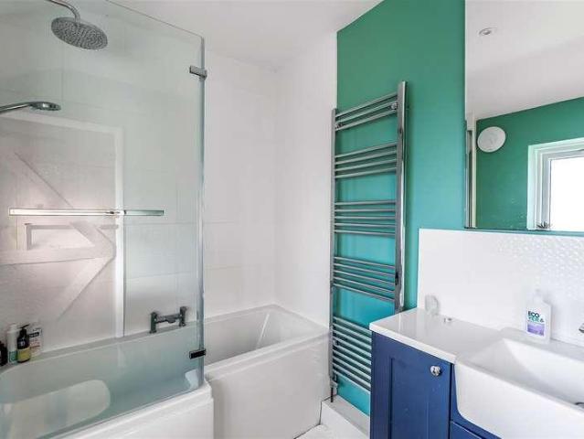 House for sale in Oxted, Hillview