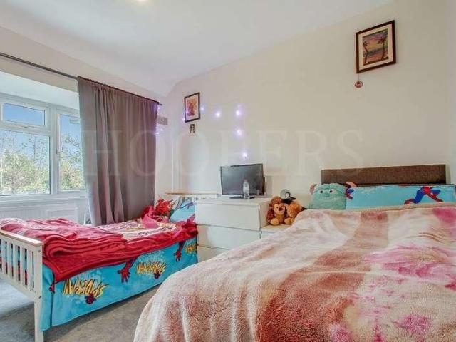 House for sale in Oakington Manor, Greater London