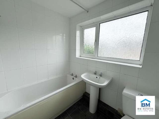 House for sale in Whetstone, Pinfold
