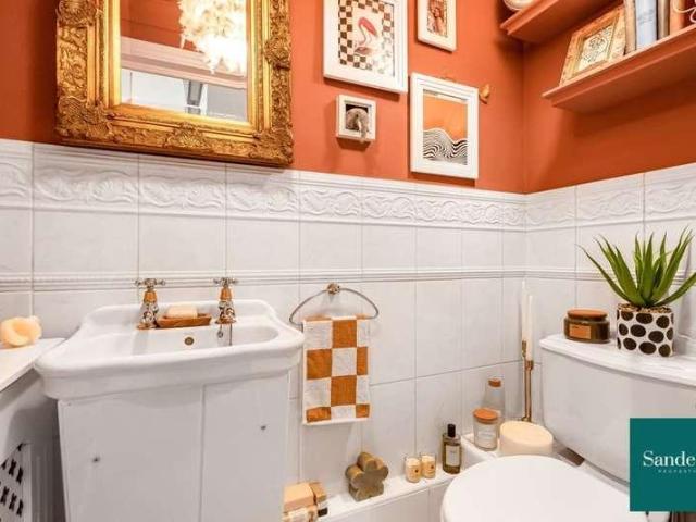 House for sale in Farnham, Duton Hill