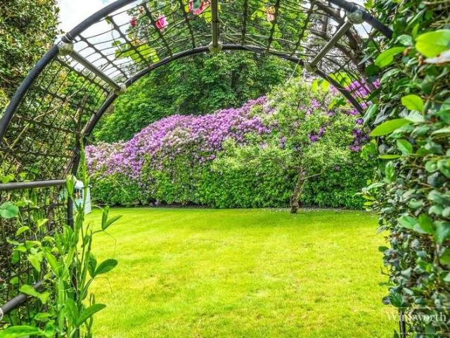 House for sale in Heol-las, Surrey