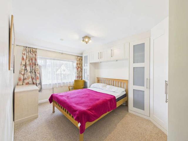 House for sale in Roffey, Horsham