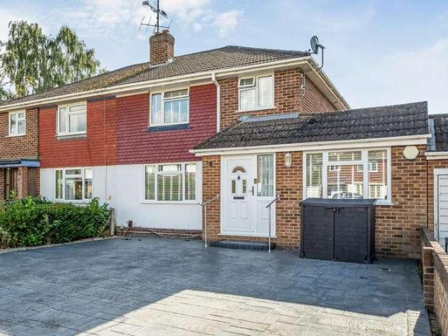 House for sale in Woodley