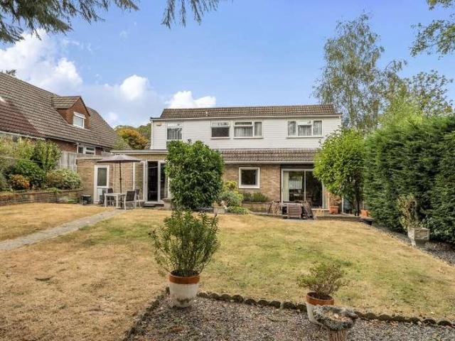 House for sale in Fole, Surrey