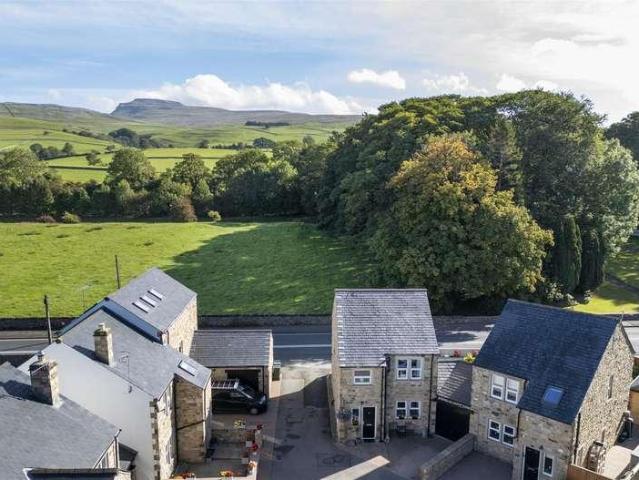 House for sale in Ingleton, York and North Yorkshire