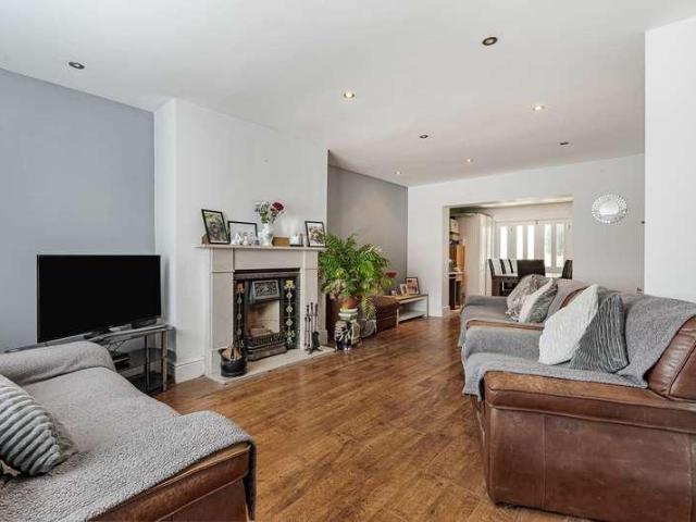 House for sale in London Borough of Hounslow, Feltham