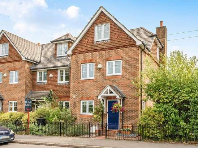 House for sale in Hillview, Surrey