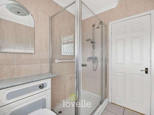House for sale in New Waltham