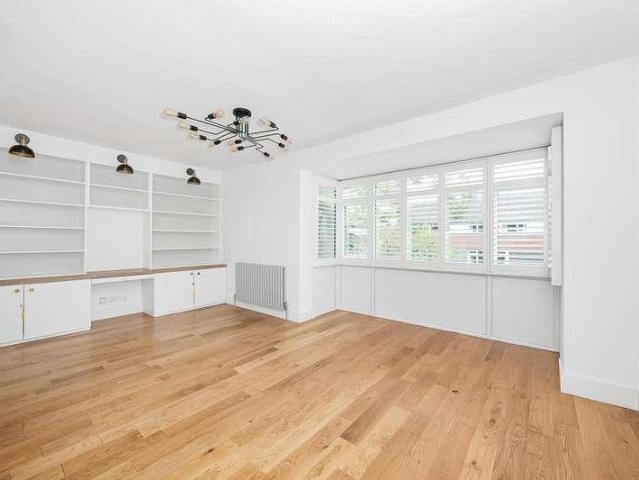 House for sale in Tulse Hill, Greater London