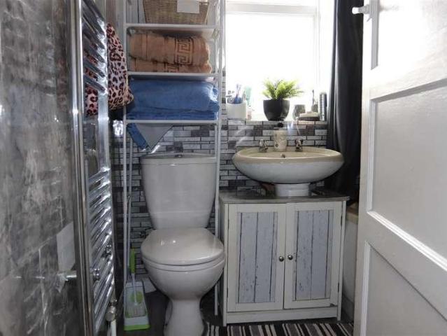 House for sale in Black Lake, Hill Top