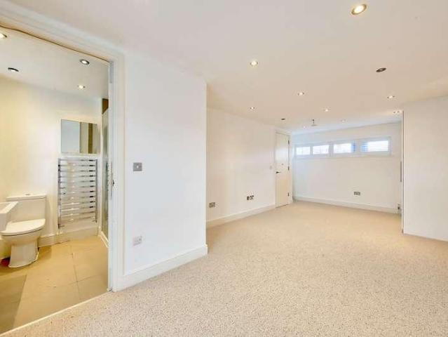 House for sale in Clapham Junction, Greater London