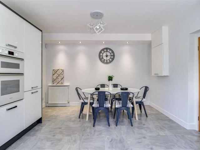 House for sale in Newmillerdam, West Yorkshire