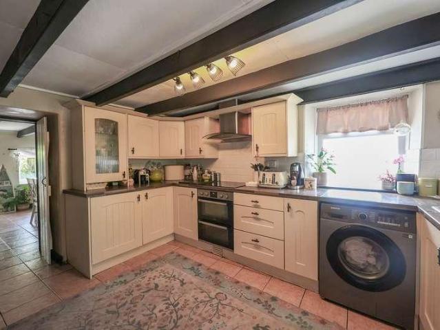 House for sale in Hallaze, Scredda