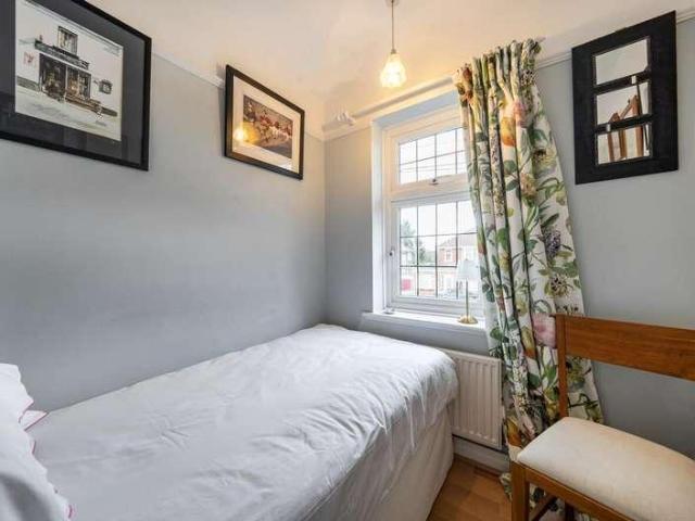 House for sale in Queensbury, Greater London