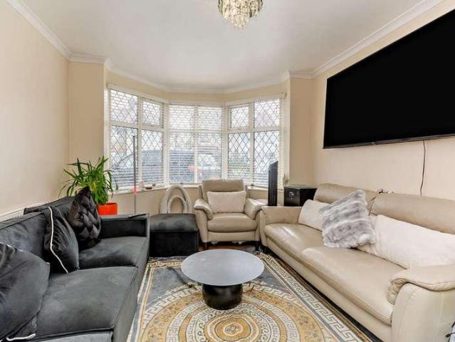 House for sale in South Stanmore, Greater London