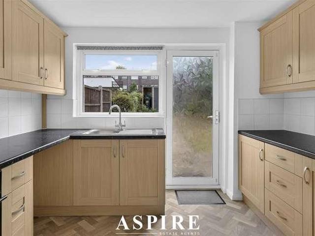 House for sale in Lee Chapel, Essex