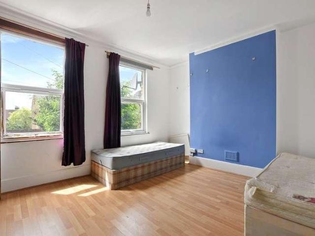 House for sale in Harlesden, Greater London