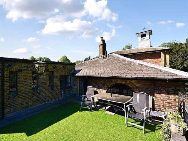 House for sale in Lower Halliford, Surrey