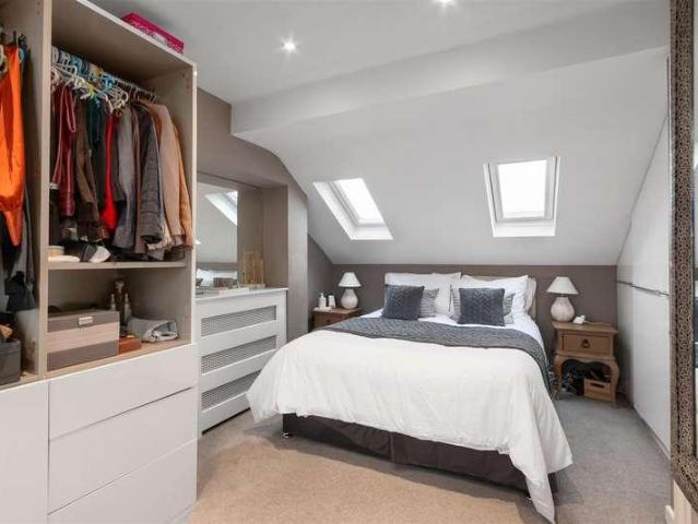House for sale in London Borough of Merton, Raynes Park