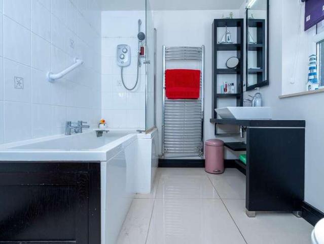 House for sale in Grantham, Barholm