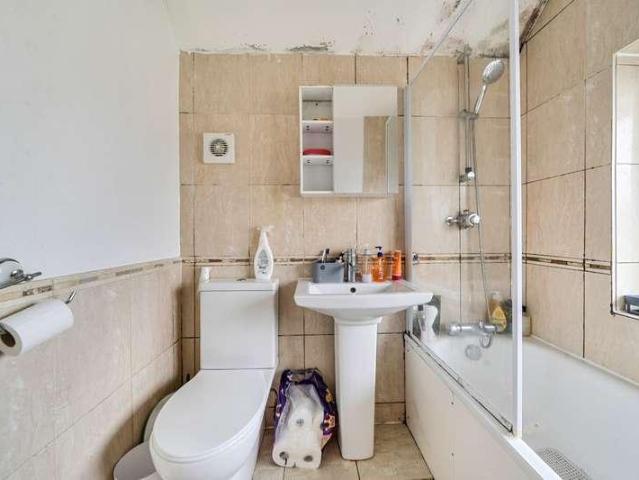 House for sale in The Lakes, Oxford