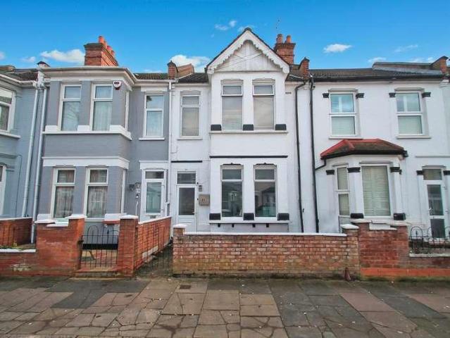 House for sale in Wealdstone, Greater London