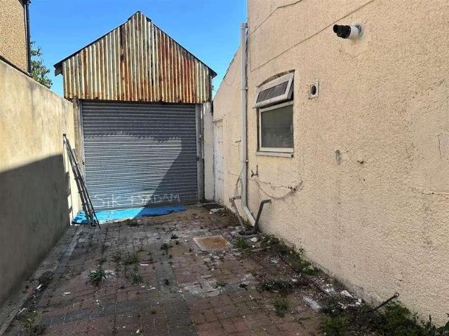 House for sale in Feltham, Bedfont
