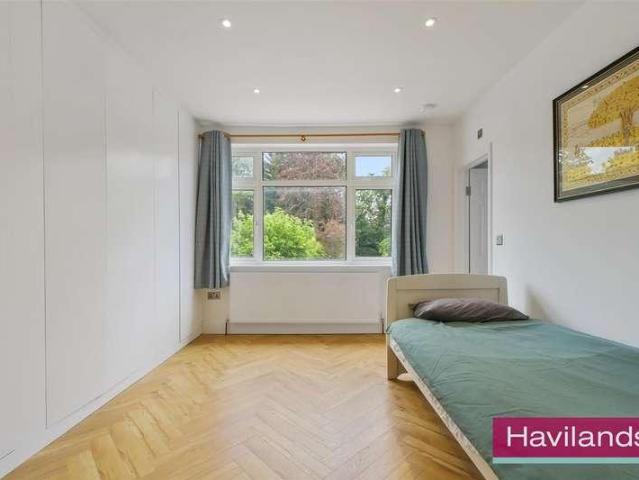 House for sale in Winchmore Hill, Greater London